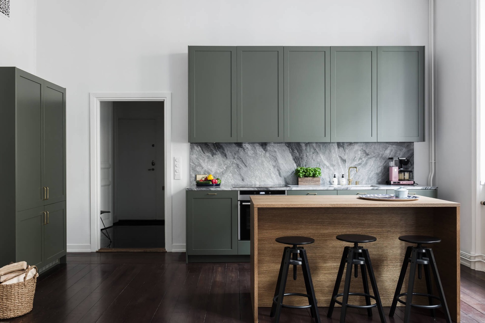 Mod Cabinetry for Minimalist Kitchen