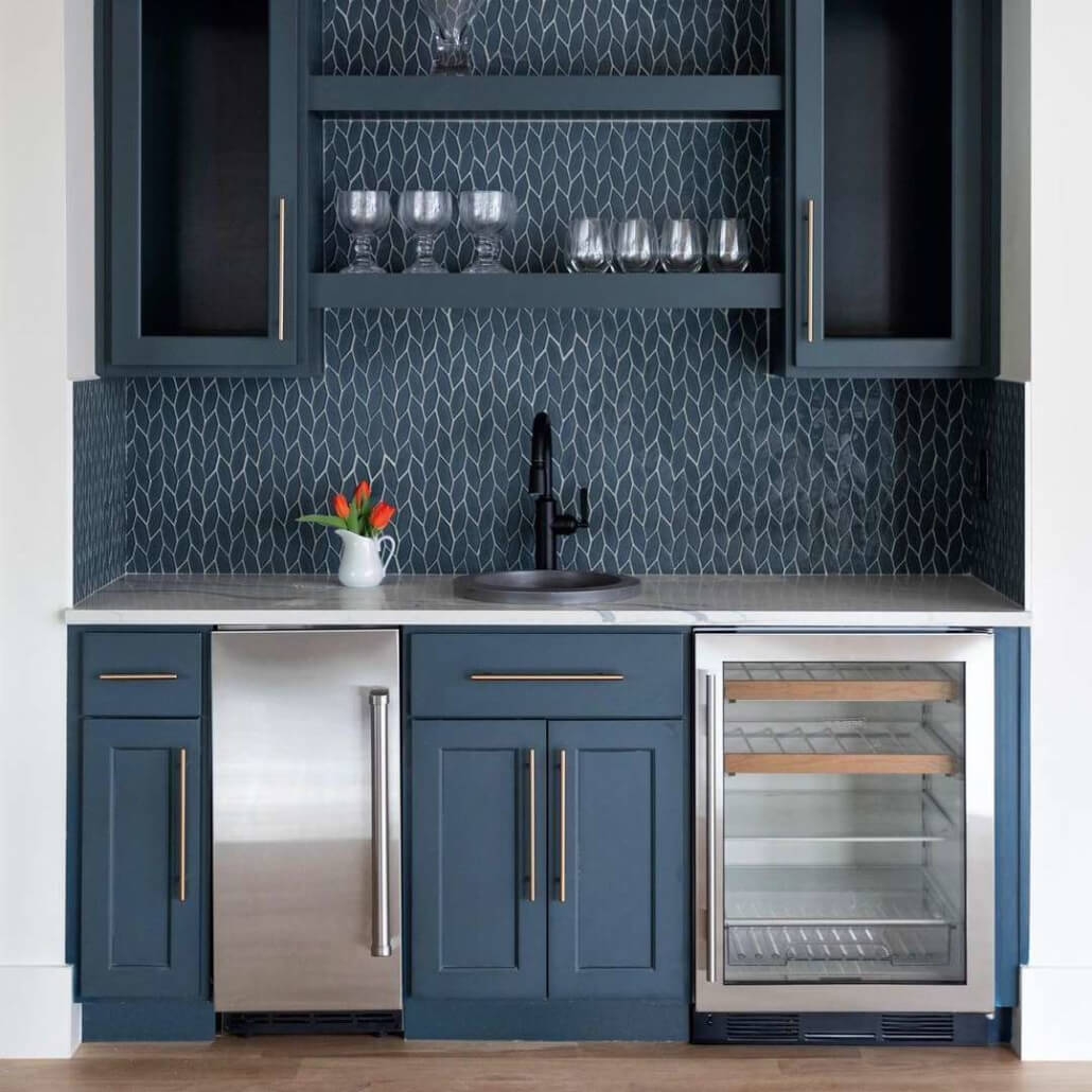 Practical cabinet for the sink area